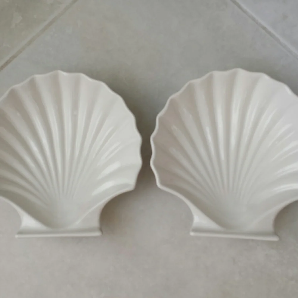 Set of 2 Shell Dishes